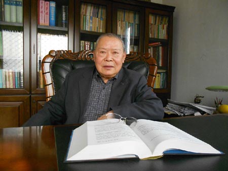 河南中醫(yī)風濕病學術(shù)年會舉行 慶賀婁多峰教授行醫(yī)70年