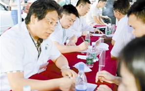 深圳市中醫(yī)院扎實(shí)推進(jìn)“專(zhuān)家進(jìn)社區(qū)”