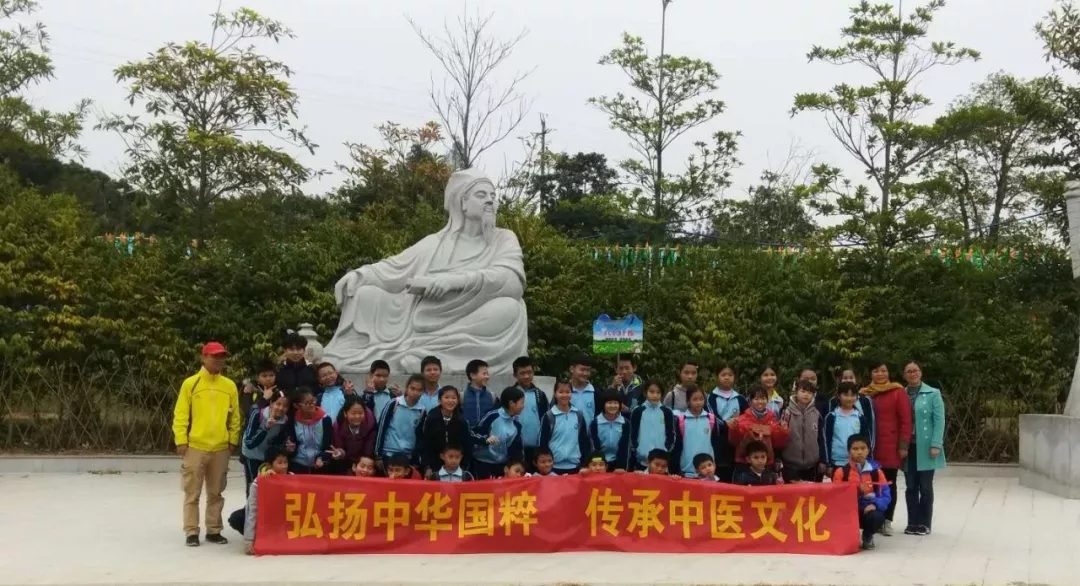 從化區(qū)太平鎮(zhèn)第二中心小學(xué)組織學(xué)生來我園參加社會(huì)實(shí)踐活動(dòng)