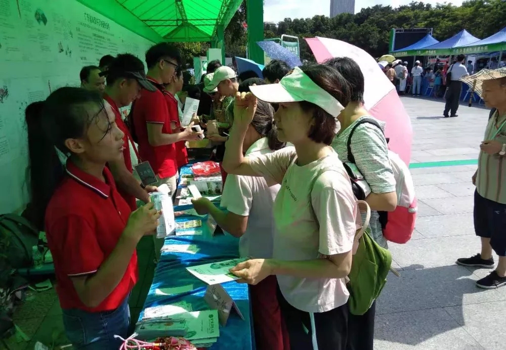 面對各種中醫(yī)藥知識提問，市民踴躍作答